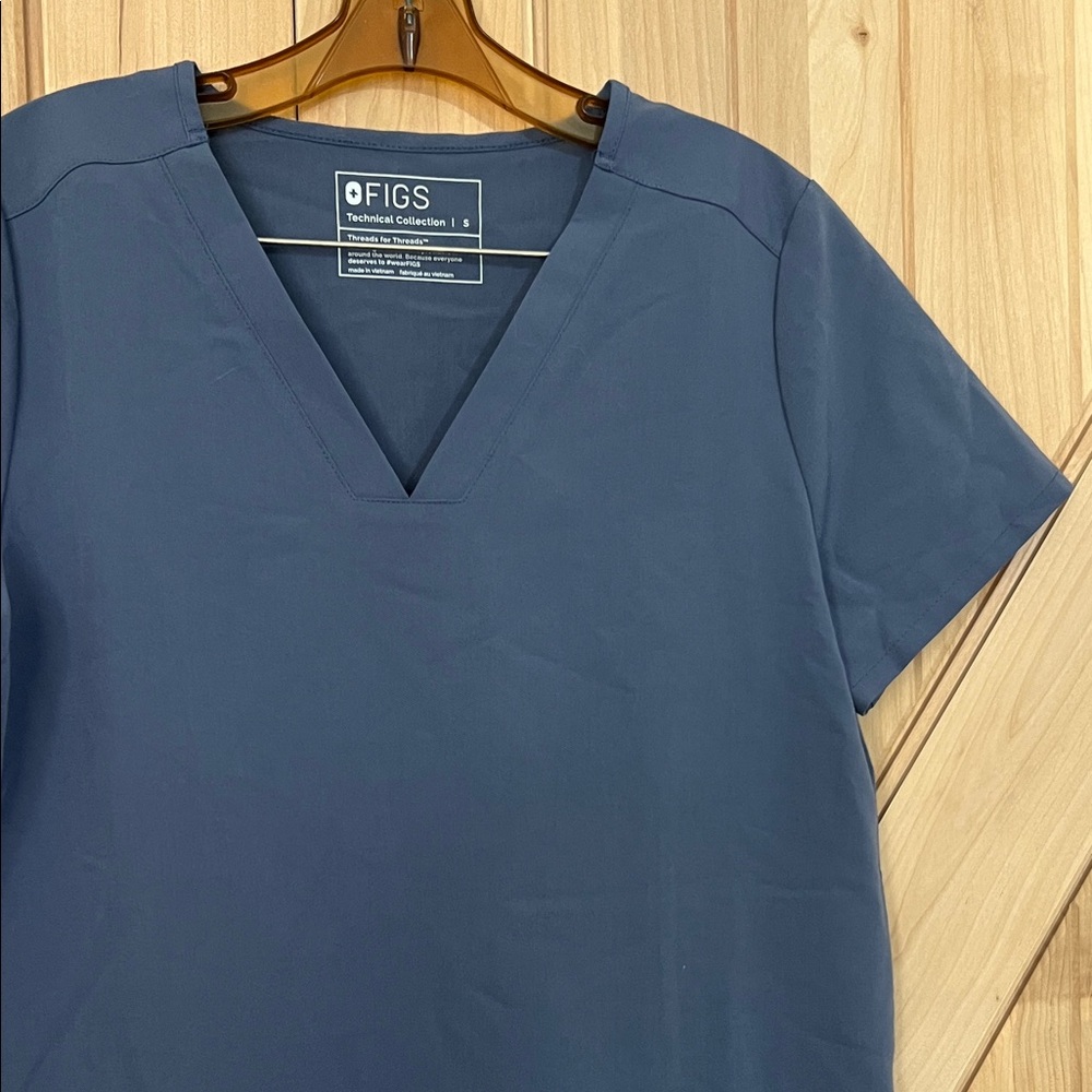 Figs Women's Scrub top in gray blue - Picture 2 of 7